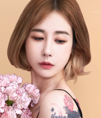 단발 여성 모델(분홍 꽃다발, 어깨 문신, 살구 배경)