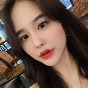 REAL SELFIE — 긴 머리 여성 셀카(카페)